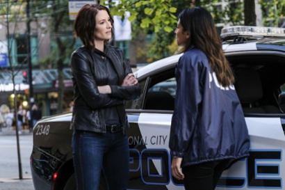 Supergirl -- "Crossfire" -- Image SPG205a_0040 -- Pictured (L-R): Chyler Leigh as Alex Danvers and Floriana Lima as Maggie Sawyer -- Photo: Robert Falconer /The CW -- ÃÂ© 2016 The CW Network, LLC. All Rights Reserved